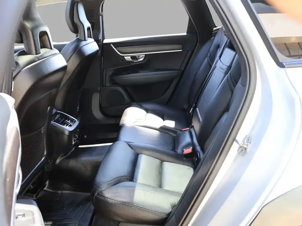 Volvo V90 Cross Country снимка Volvo V90 Cross Country