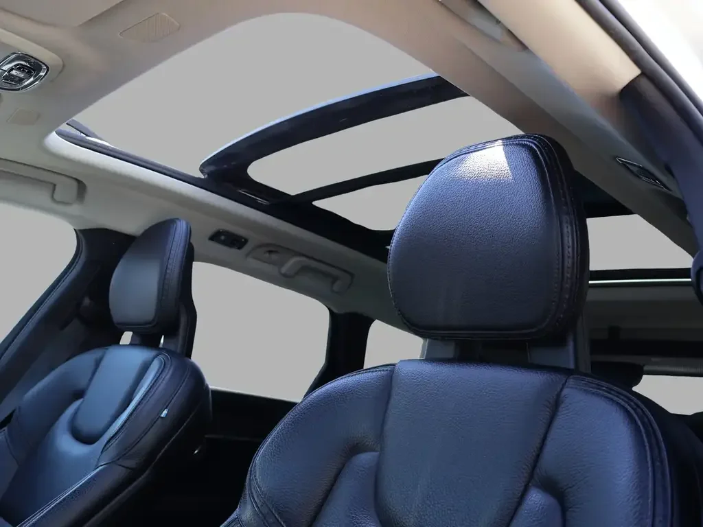 Volvo V90 Cross Country снимка Volvo V90 Cross Country