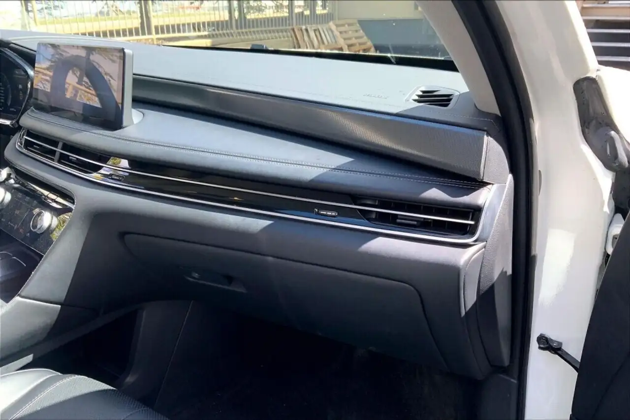 Infiniti QX60 снимка Infiniti QX60