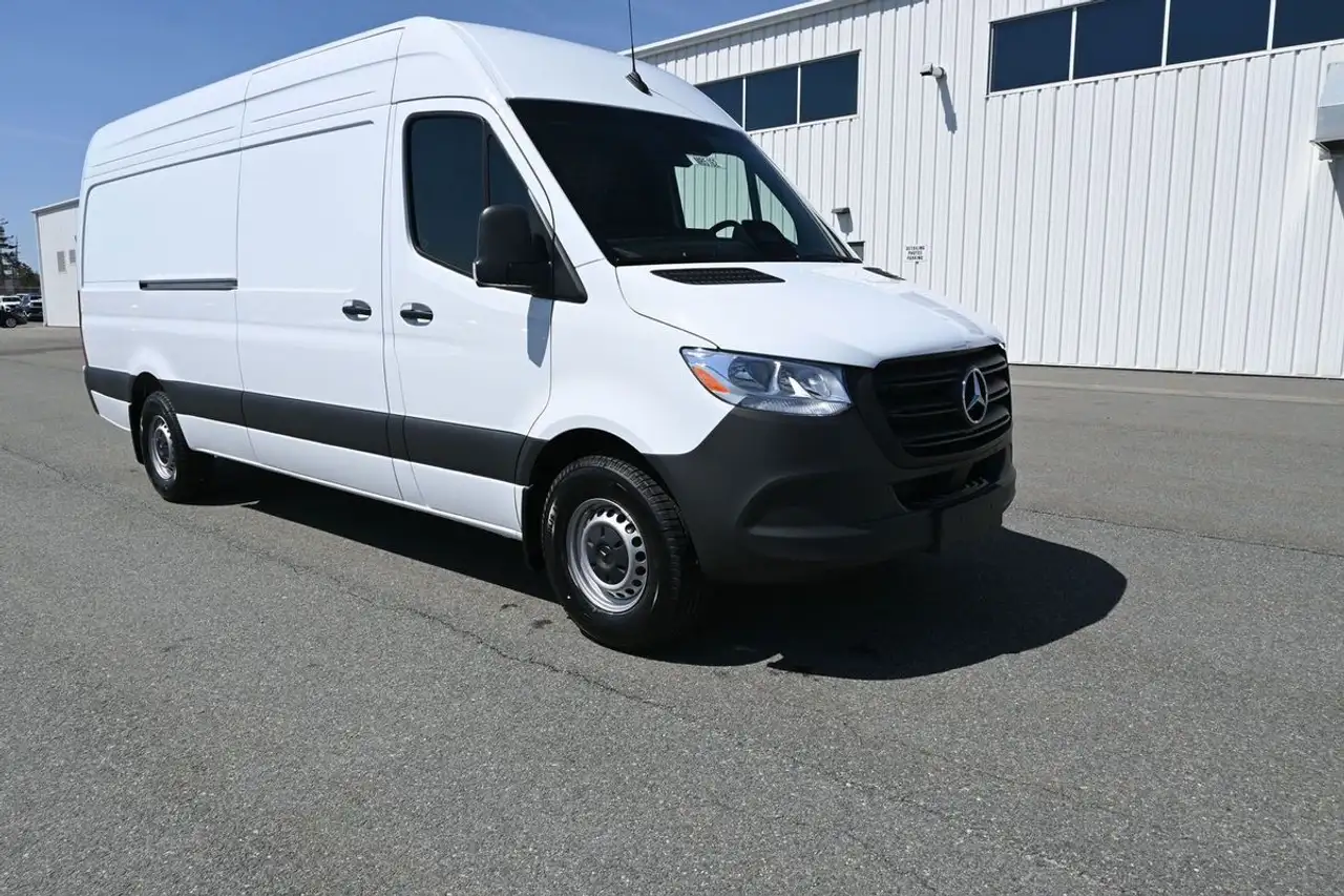 Mercedes-Benz Sprinter photo Mercedes-Benz Sprinter