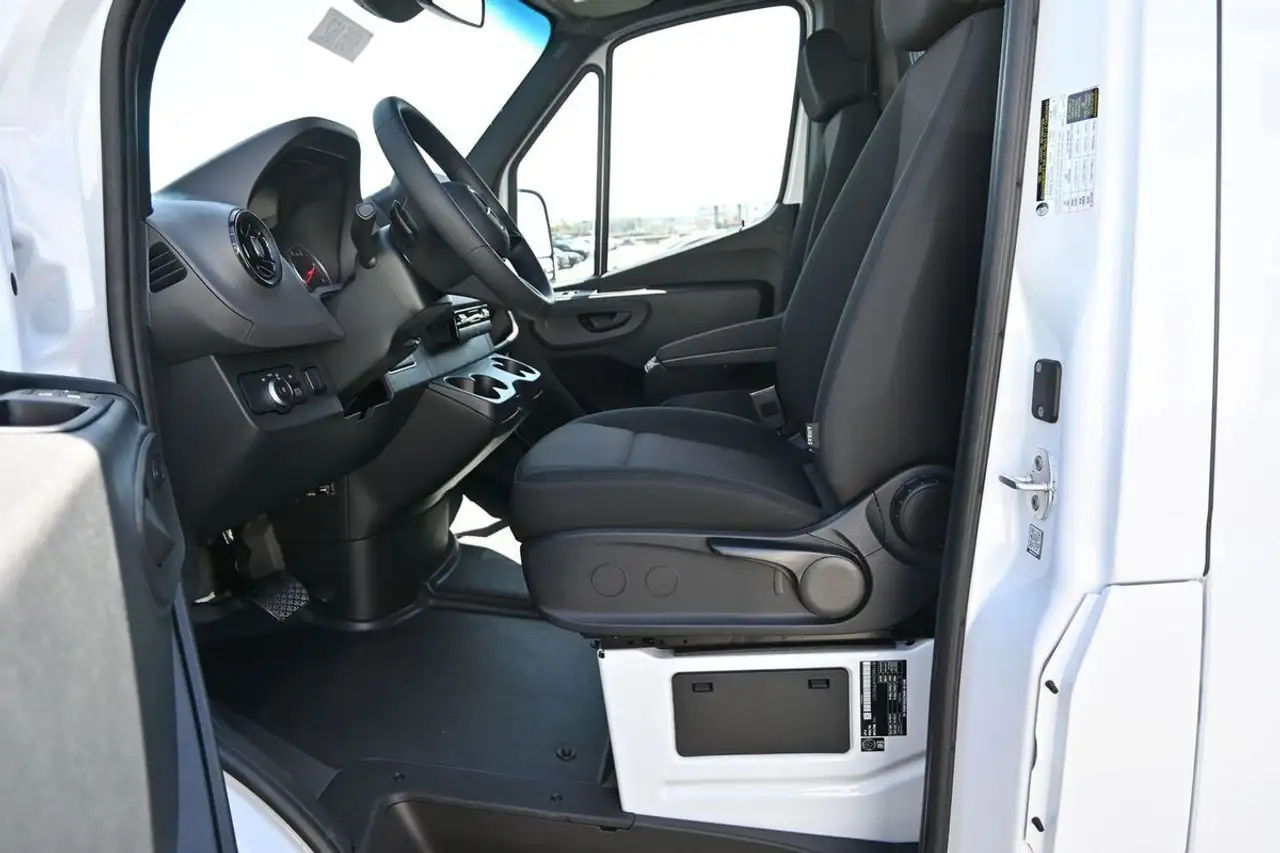Mercedes-Benz Sprinter photo Mercedes-Benz Sprinter
