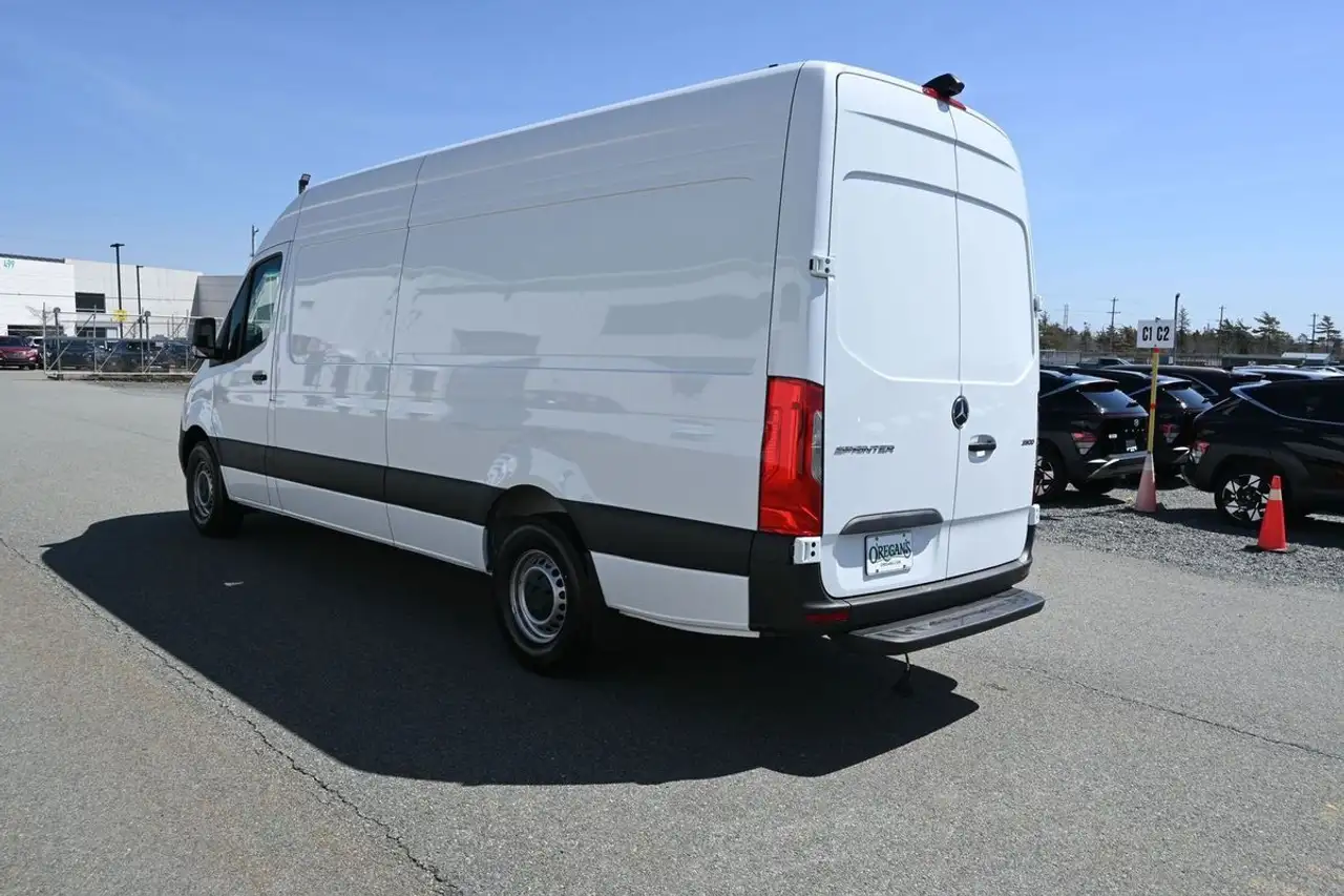Mercedes-Benz Sprinter photo Mercedes-Benz Sprinter