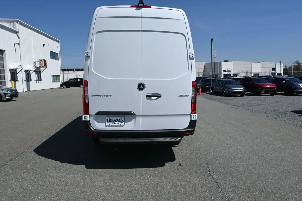 Mercedes-Benz Sprinter photo Mercedes-Benz Sprinter