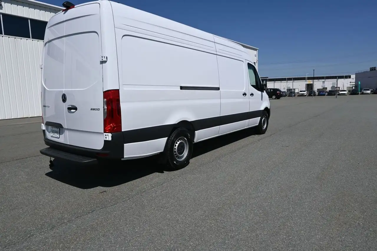 Mercedes-Benz Sprinter photo Mercedes-Benz Sprinter