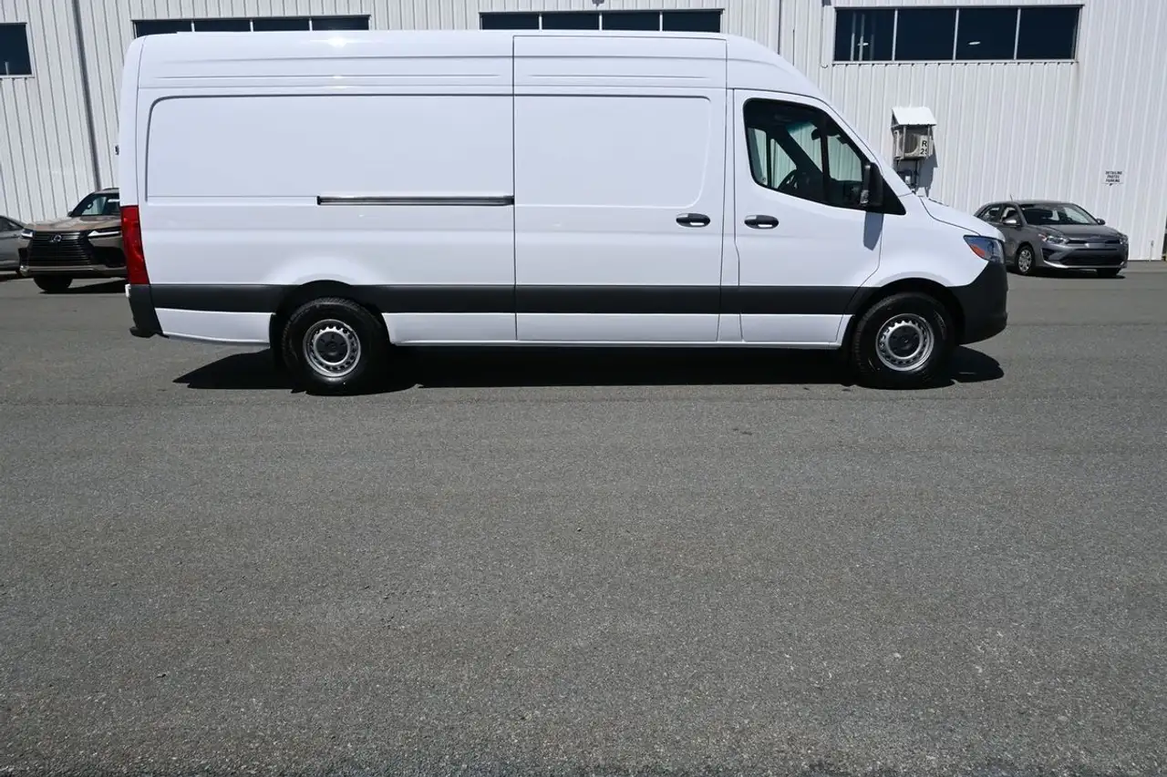 Mercedes-Benz Sprinter photo Mercedes-Benz Sprinter