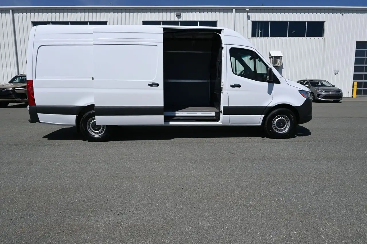 Mercedes-Benz Sprinter photo Mercedes-Benz Sprinter