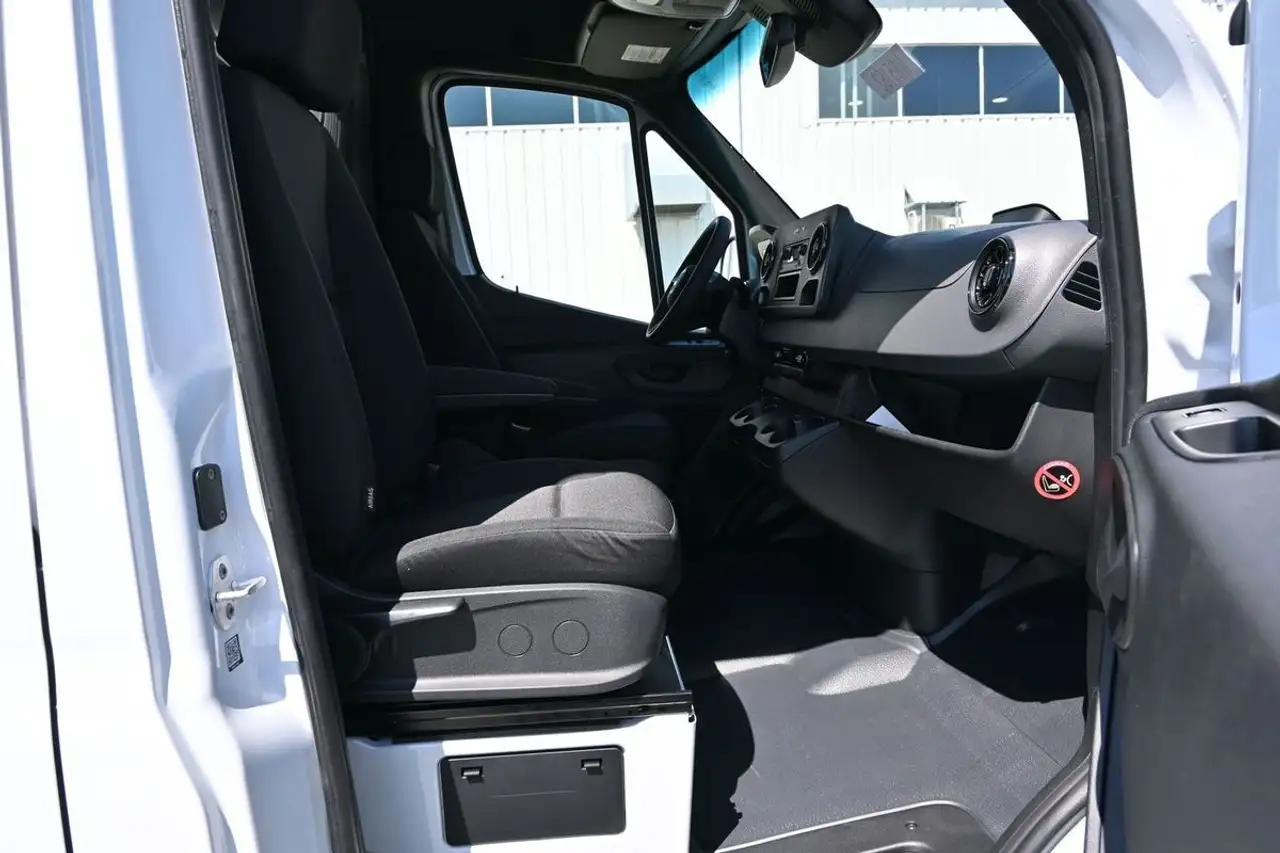 Mercedes-Benz Sprinter photo Mercedes-Benz Sprinter