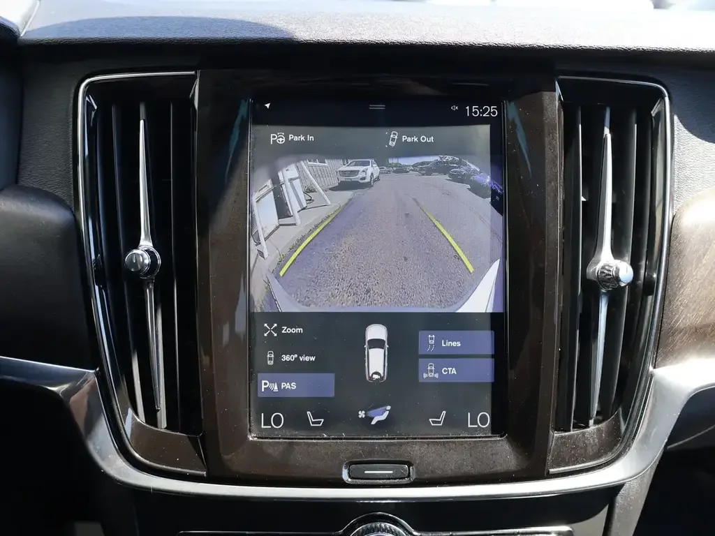 Volvo V90 Cross Country снимка Volvo V90 Cross Country
