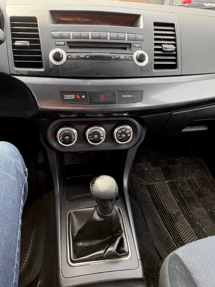 Mitsubishi Lancer photo Mitsubishi Lancer