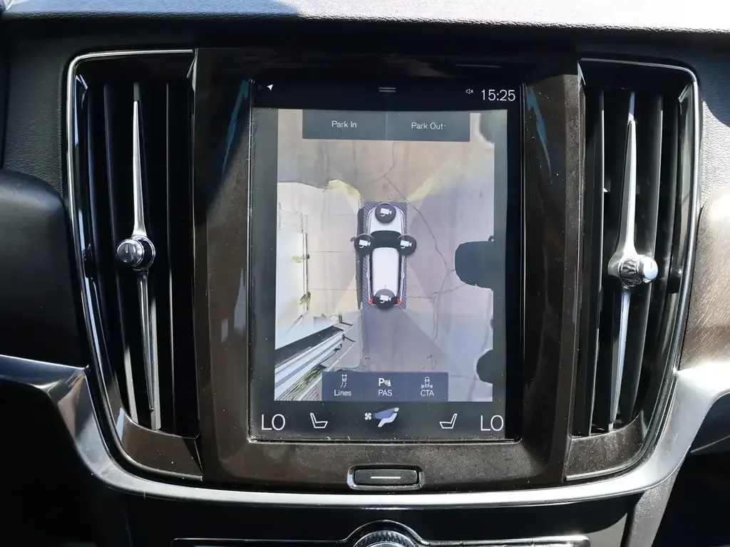Volvo V90 Cross Country снимка Volvo V90 Cross Country