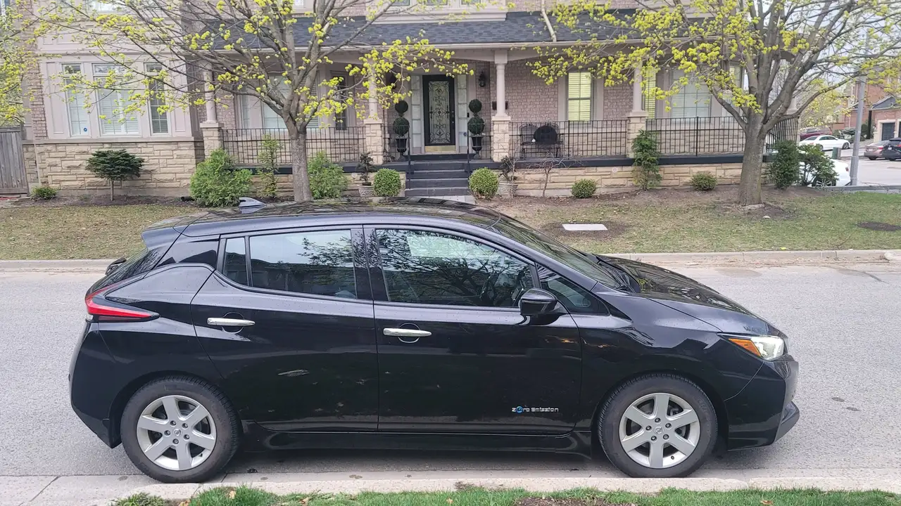 Nissan Leaf photo Nissan Leaf