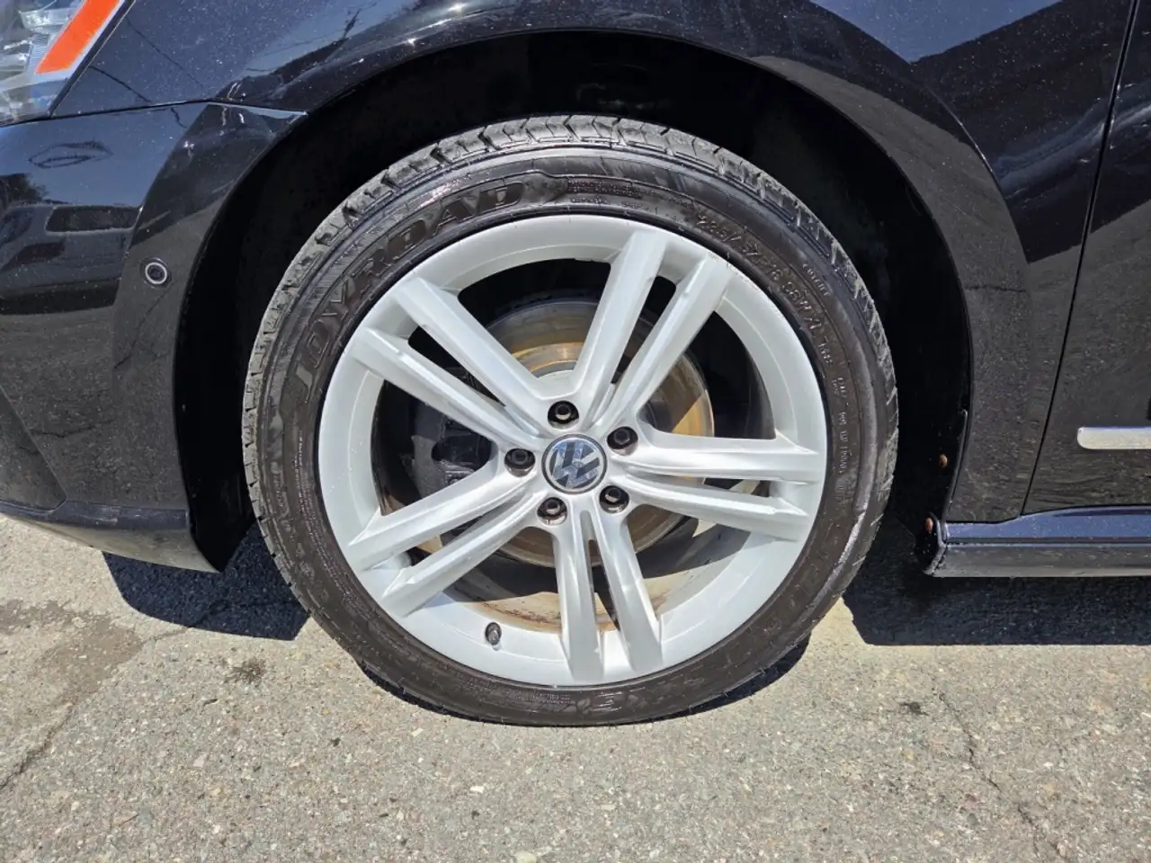 Volkswagen Passat photo Volkswagen Passat
