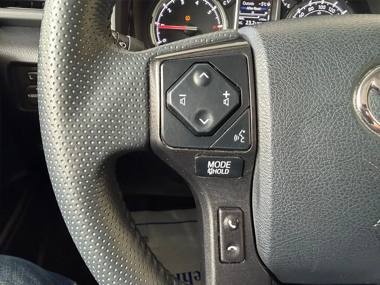 Toyota 4-Runner снимка Toyota 4-Runner