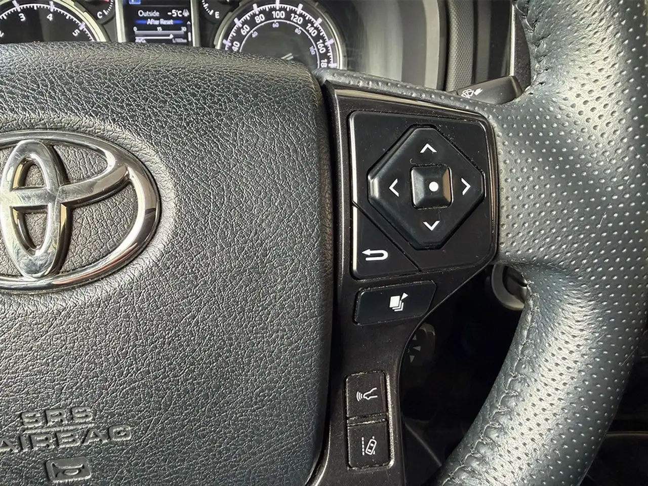 Toyota 4-Runner снимка Toyota 4-Runner