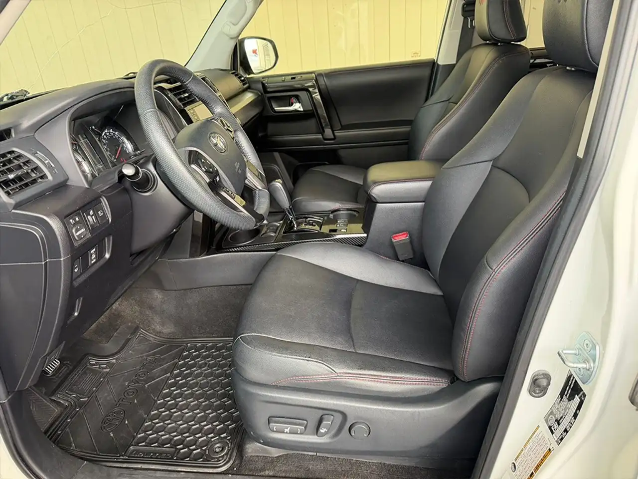Toyota 4-Runner снимка Toyota 4-Runner