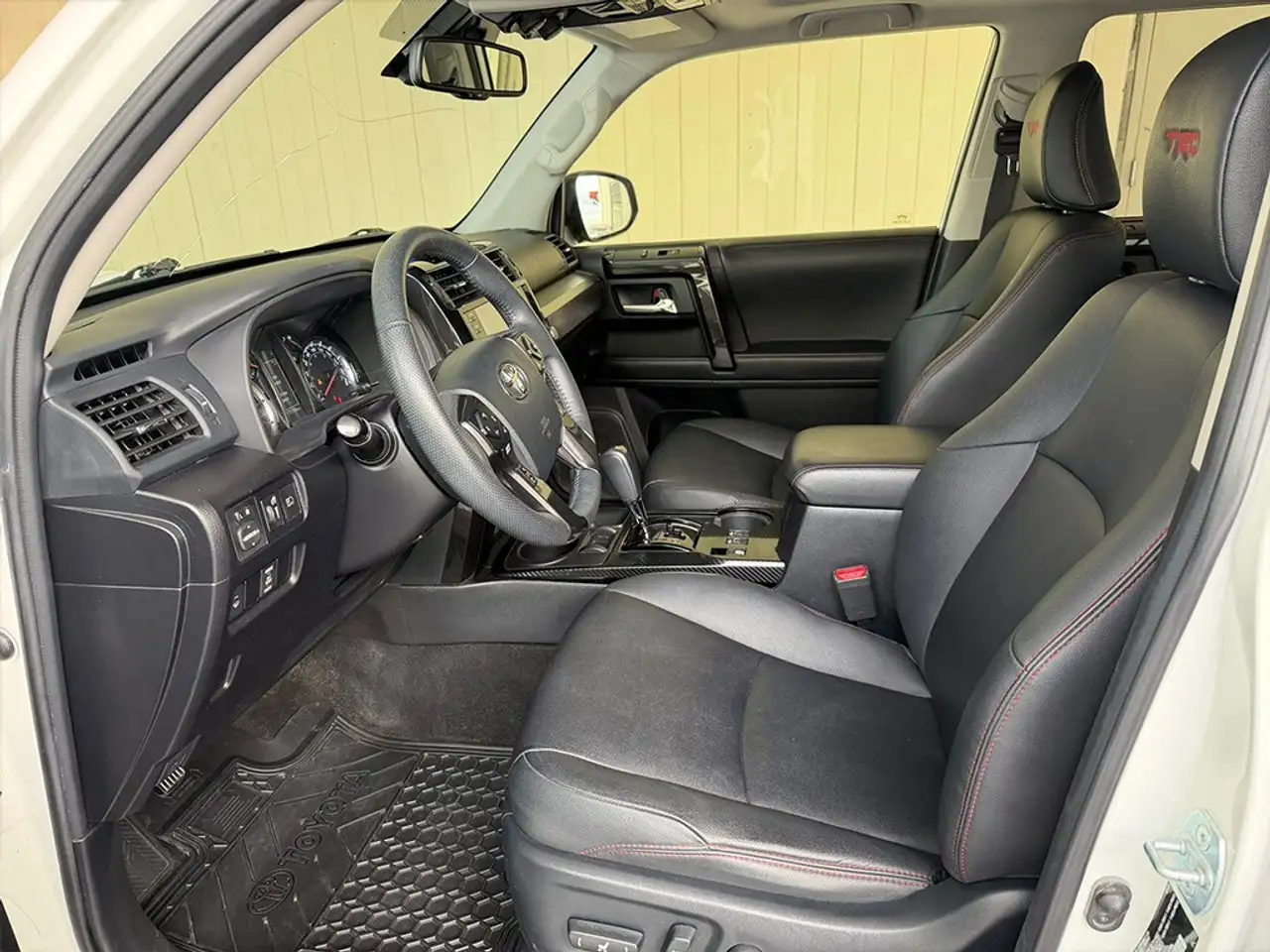 Toyota 4-Runner снимка Toyota 4-Runner