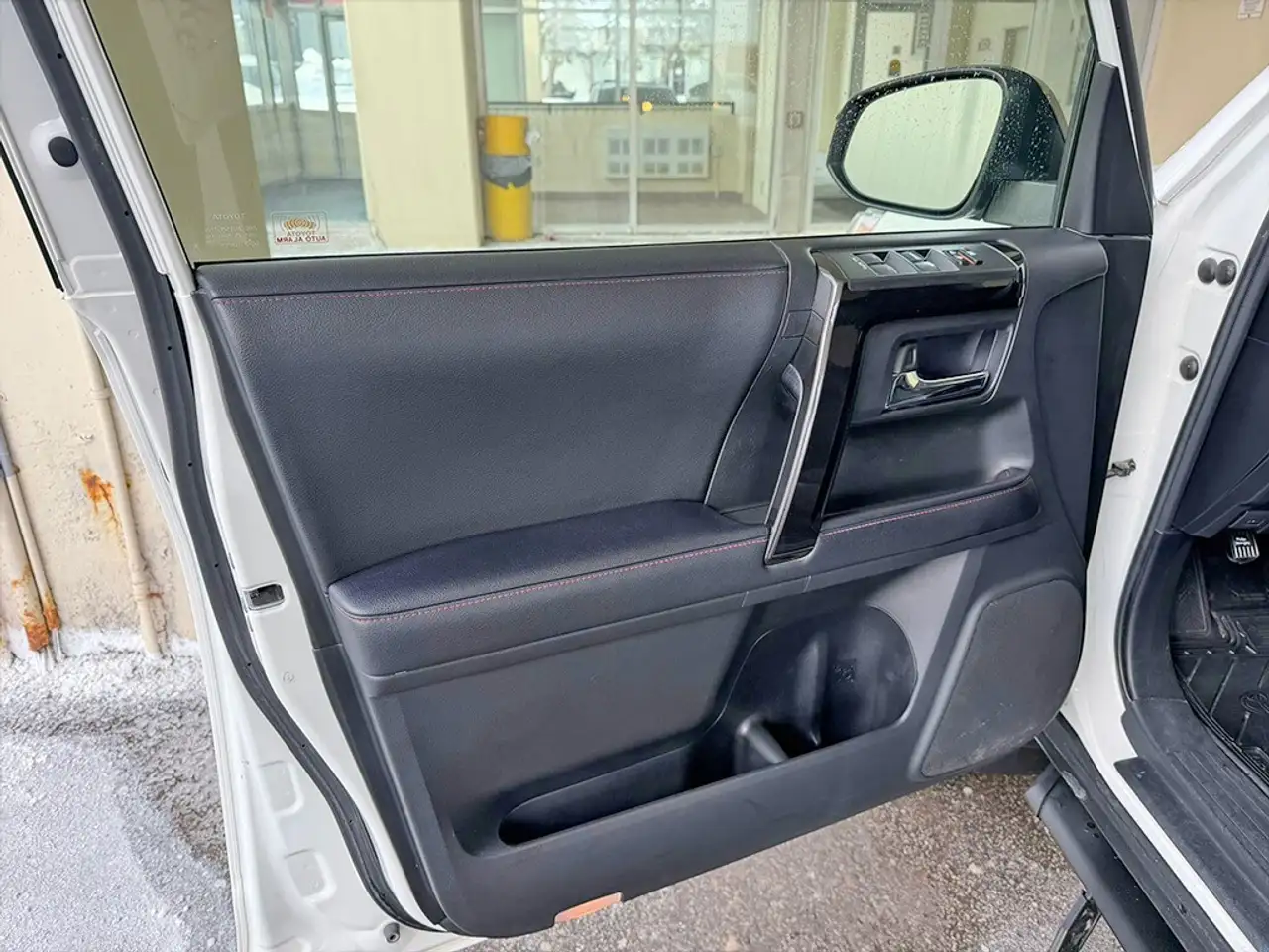 Toyota 4-Runner снимка Toyota 4-Runner