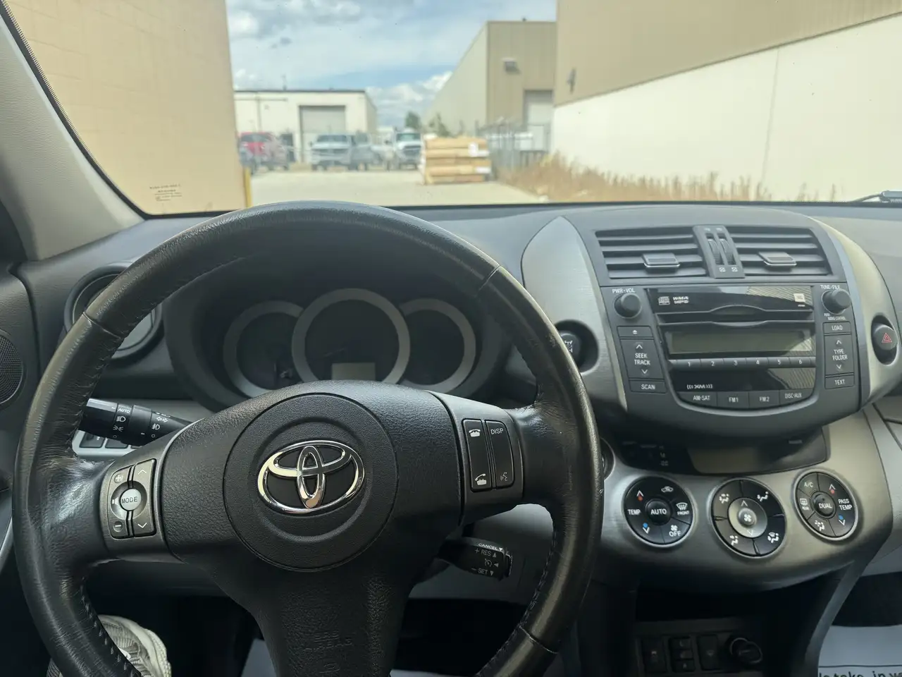 Toyota RAV 4 снимка Toyota RAV 4