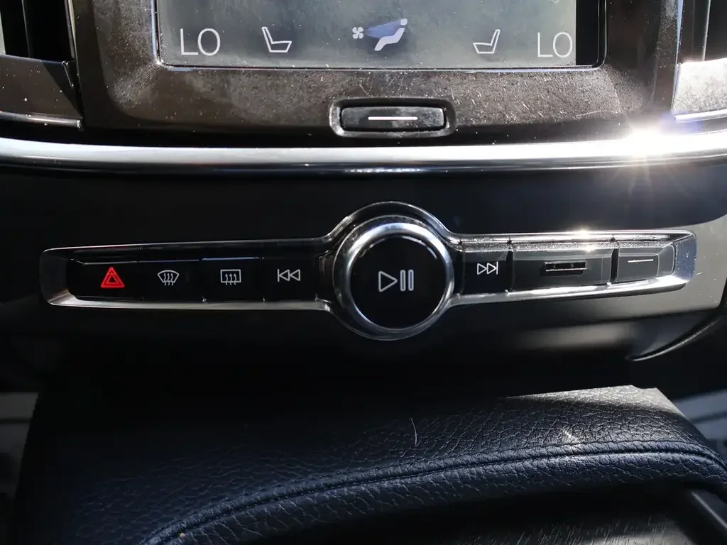 Volvo V90 Cross Country снимка Volvo V90 Cross Country