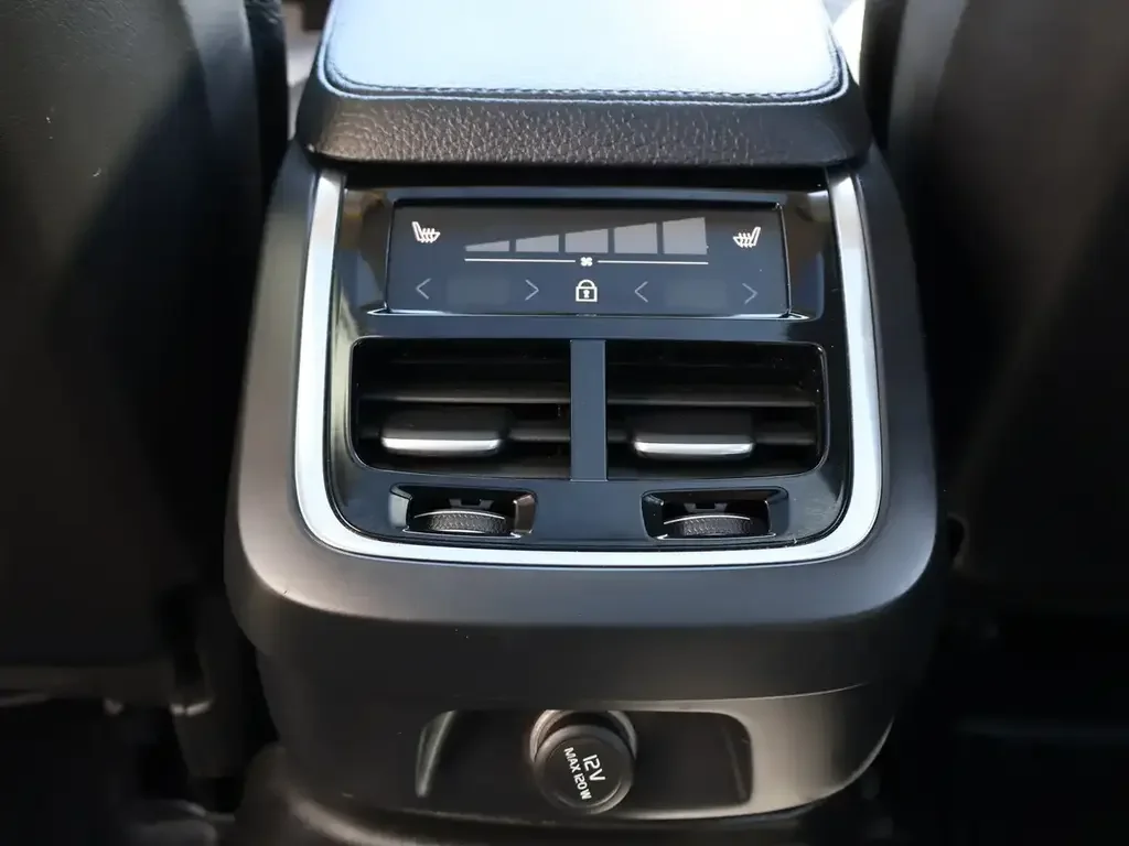 Volvo V90 Cross Country снимка Volvo V90 Cross Country