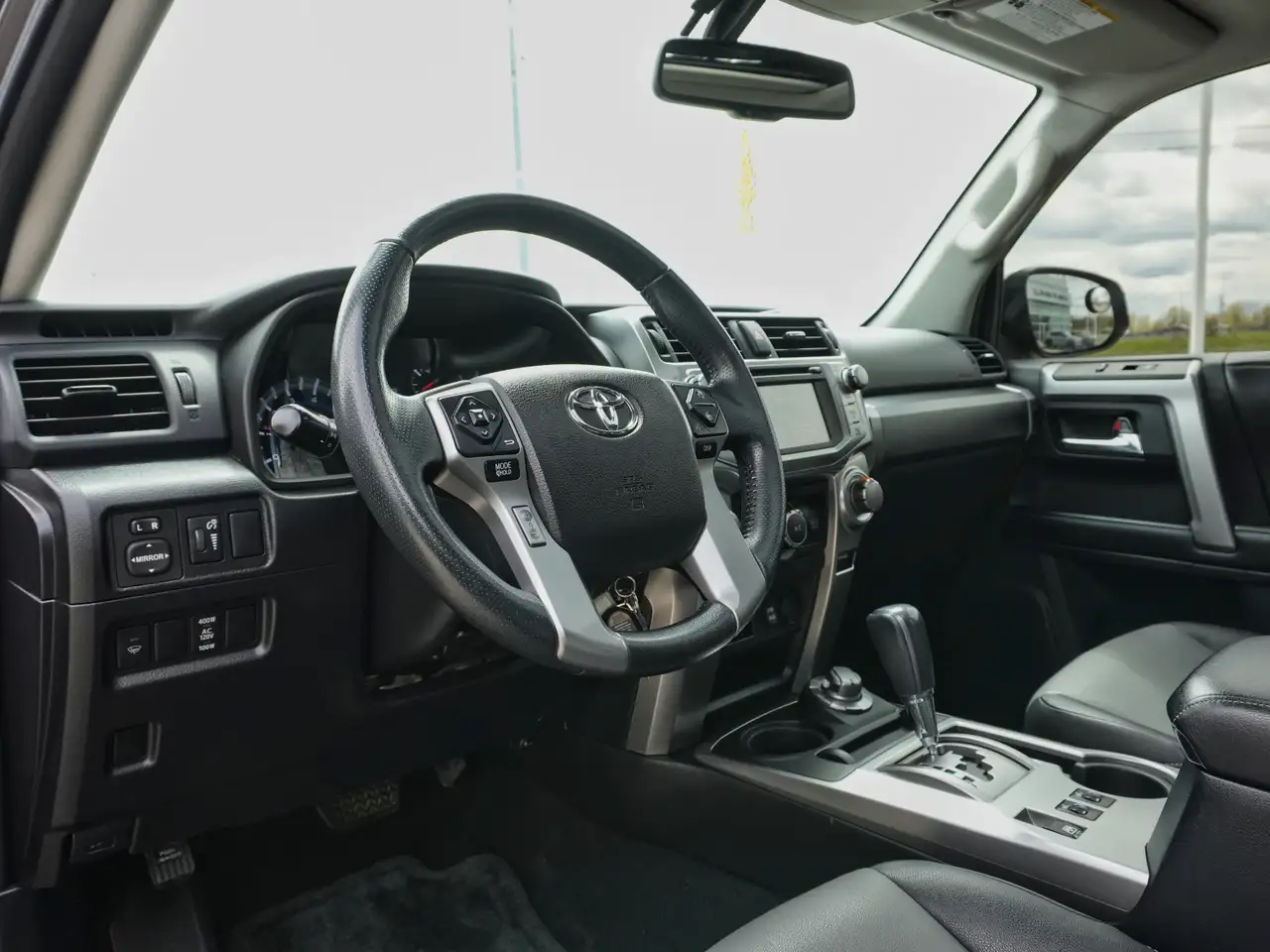 Toyota 4-Runner снимка Toyota 4-Runner