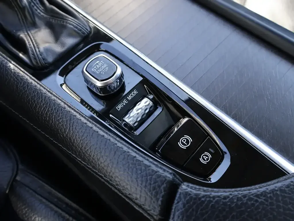 Volvo V90 Cross Country снимка Volvo V90 Cross Country