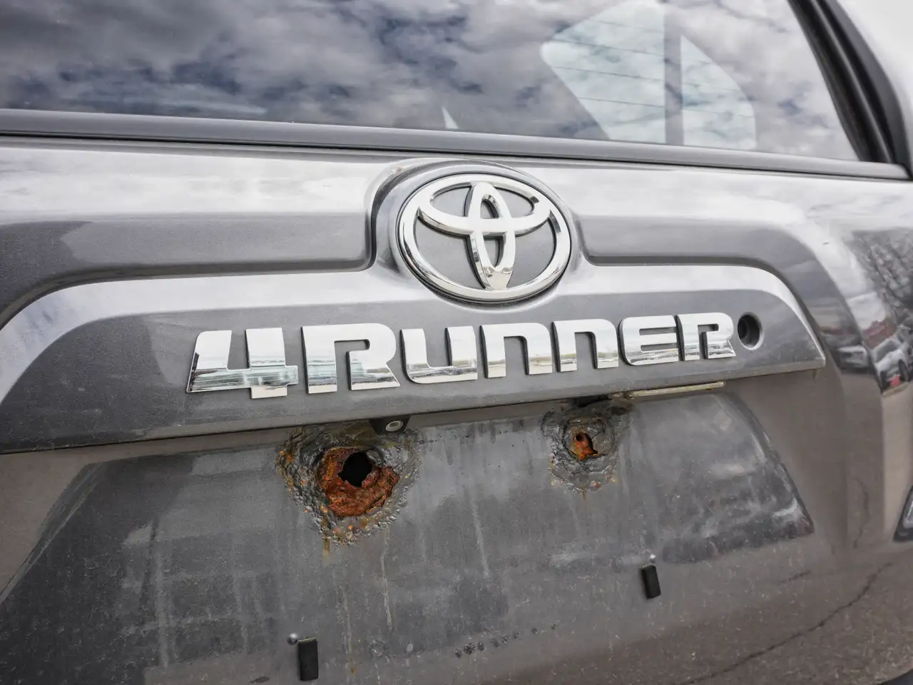Toyota 4-Runner снимка Toyota 4-Runner