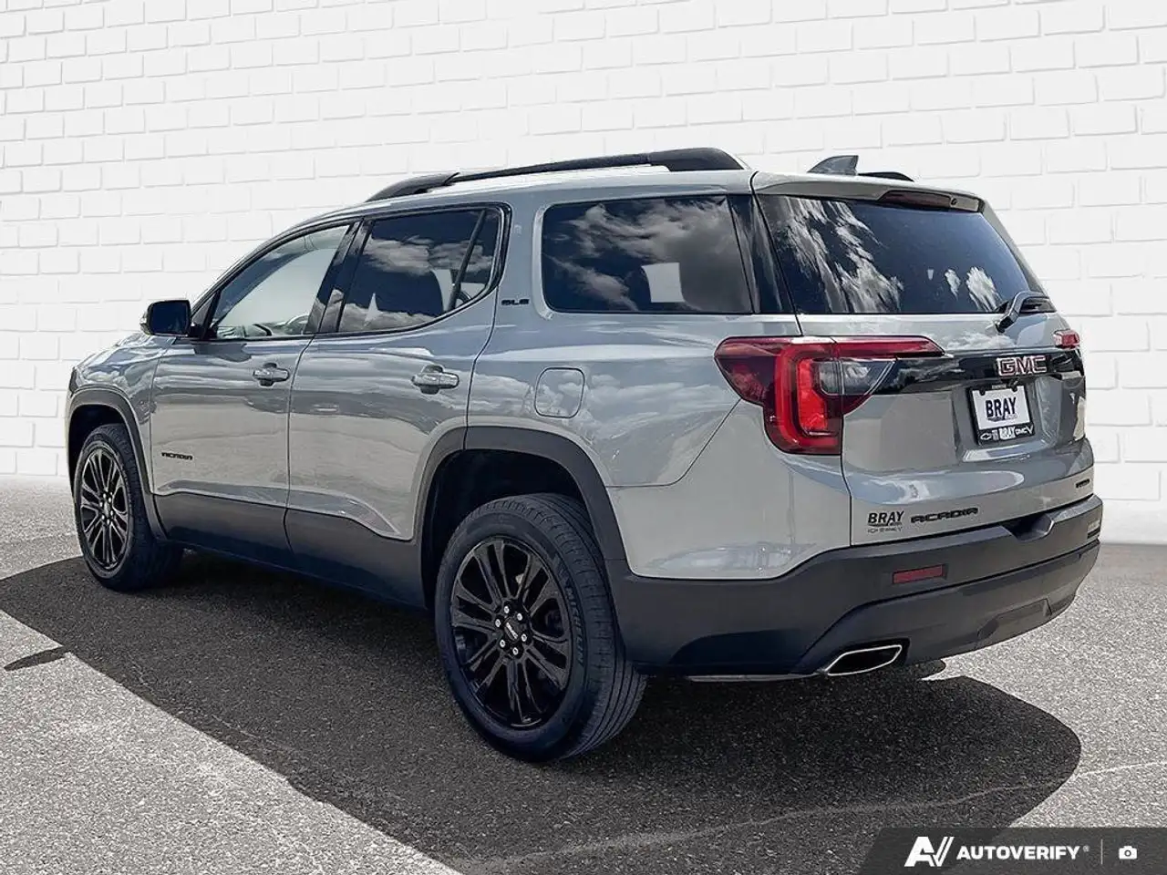 GMC Acadia снимка GMC Acadia