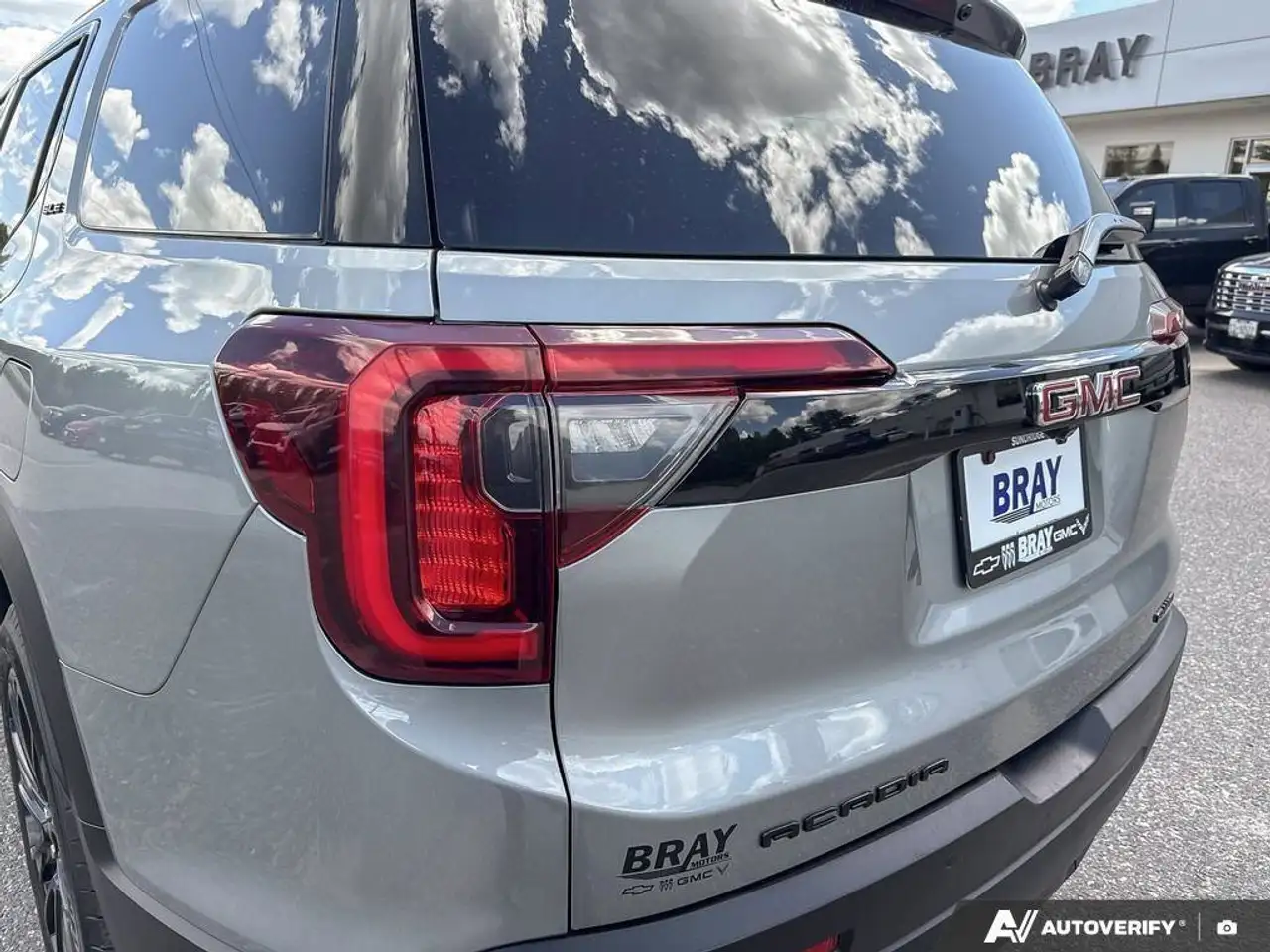 GMC Acadia снимка GMC Acadia