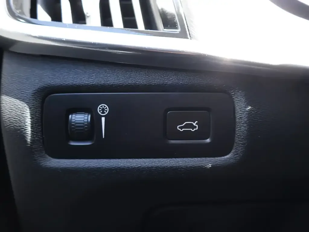 Volvo V90 Cross Country снимка Volvo V90 Cross Country