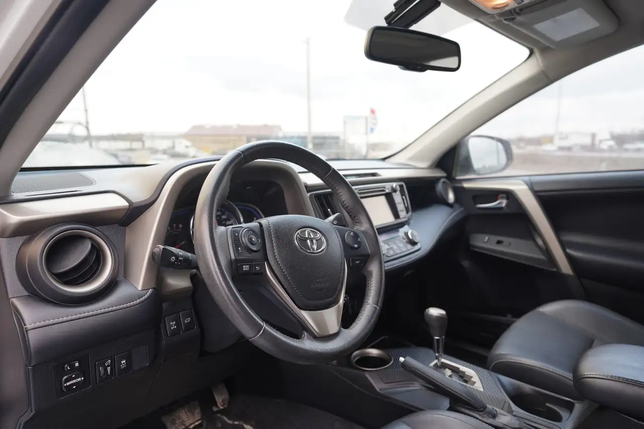 Toyota RAV 4 снимка Toyota RAV 4