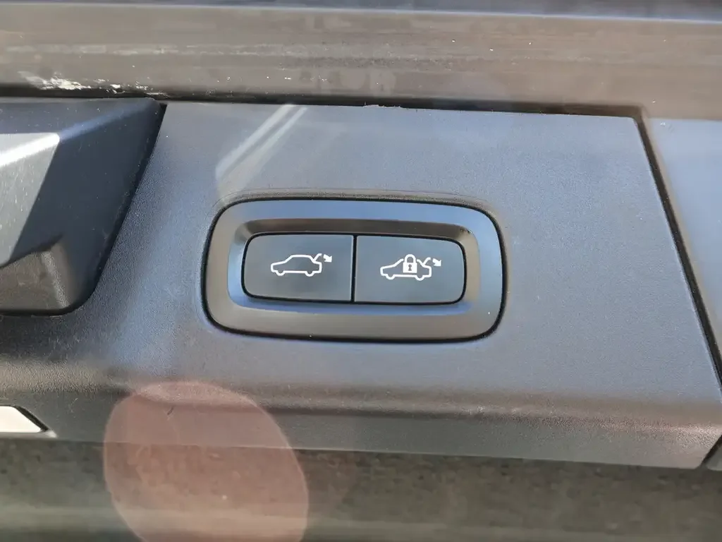 Volvo V90 Cross Country снимка Volvo V90 Cross Country