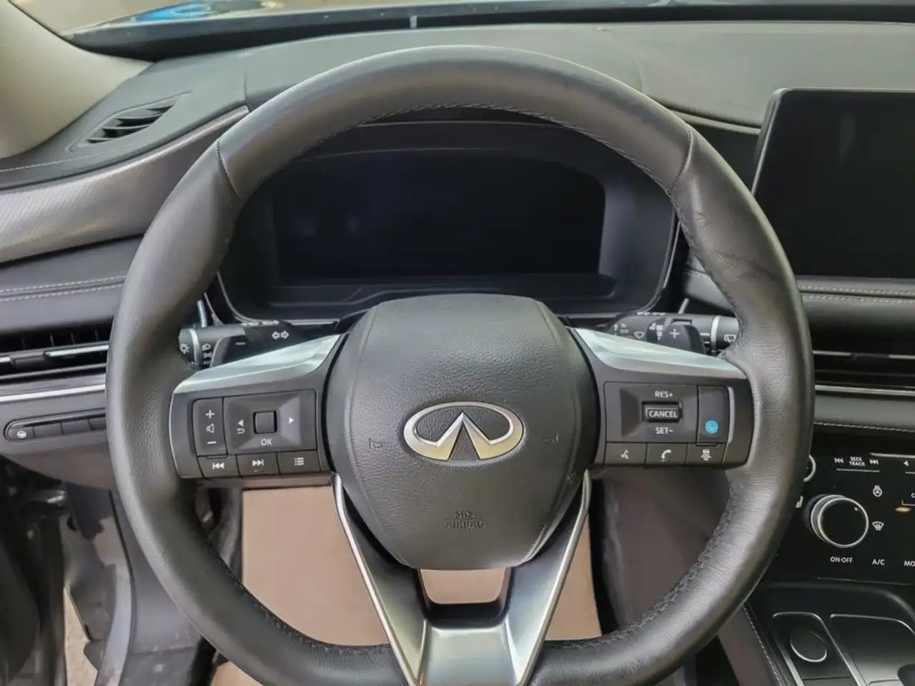 Infiniti QX60 снимка Infiniti QX60