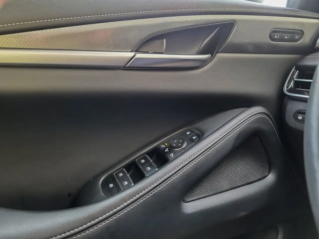 Infiniti QX60 снимка Infiniti QX60
