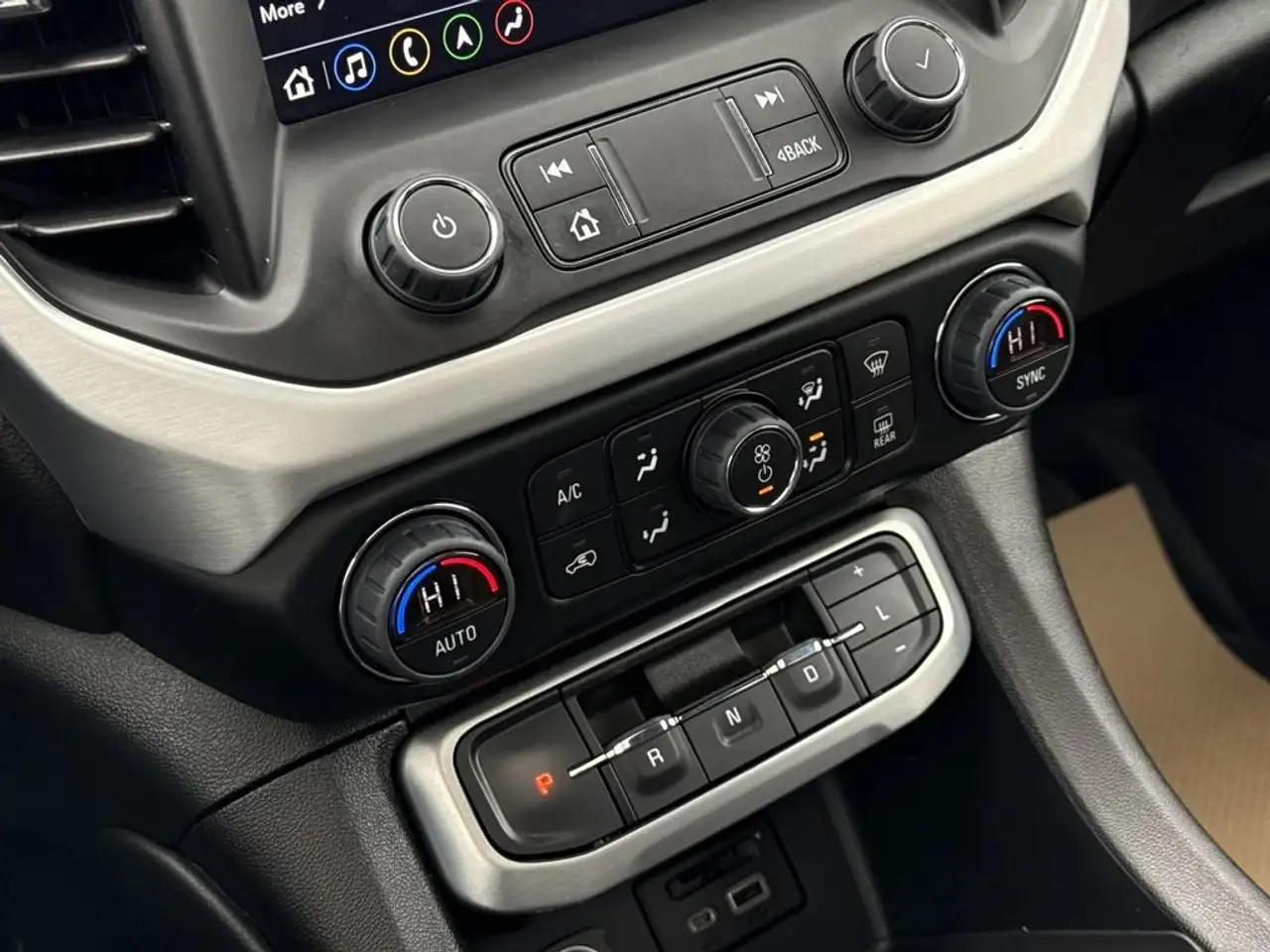 GMC Acadia photo GMC Acadia