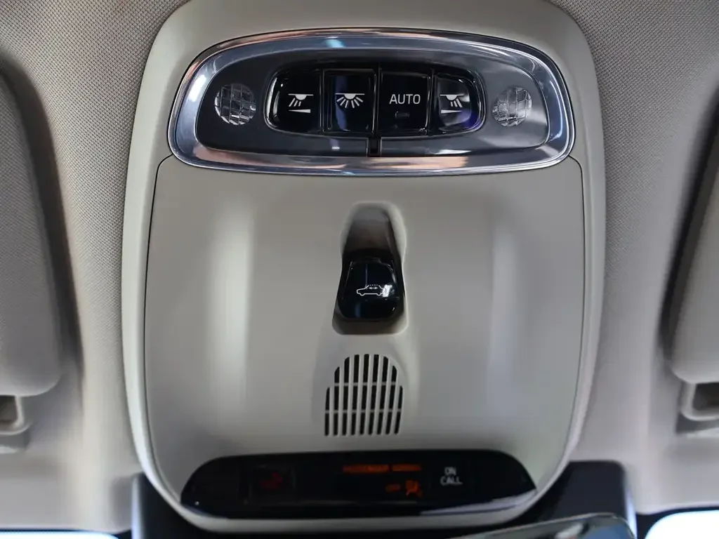 Volvo V90 Cross Country снимка Volvo V90 Cross Country