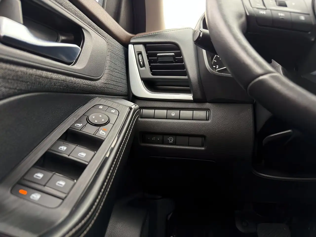 Nissan Rogue fotografie Nissan Rogue