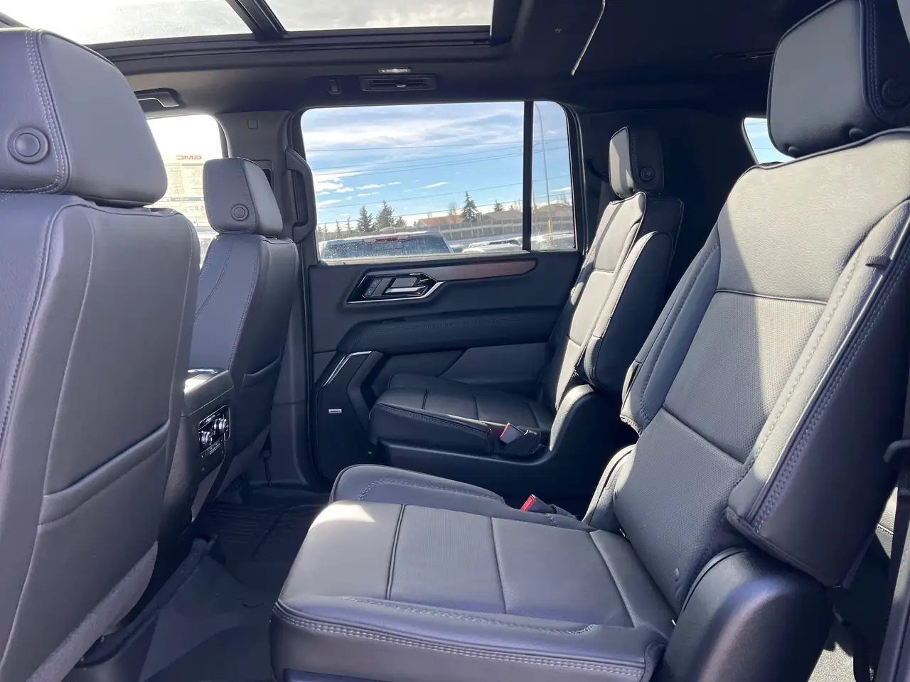 GMC Yukon photo GMC Yukon