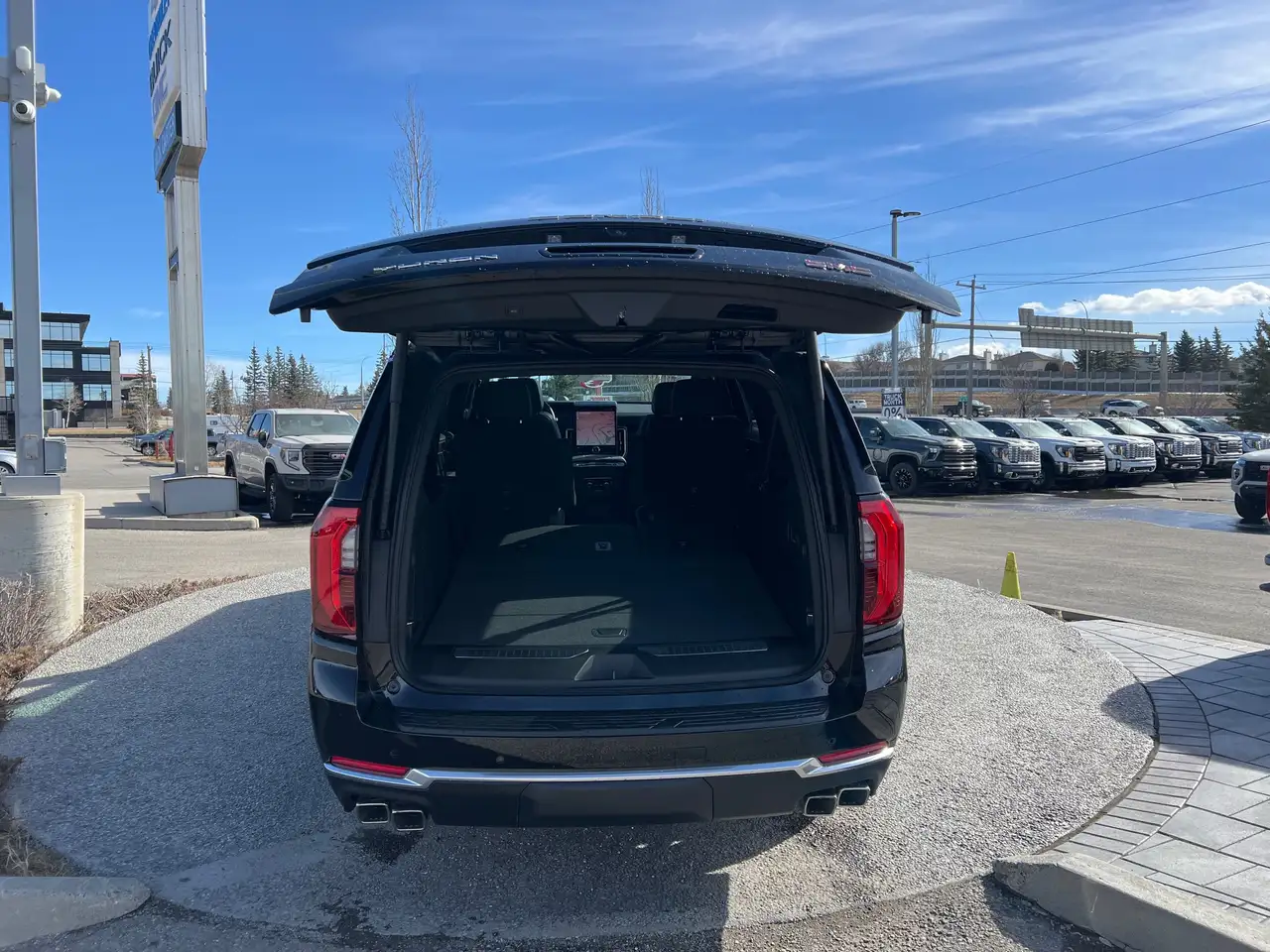 GMC Yukon photo GMC Yukon