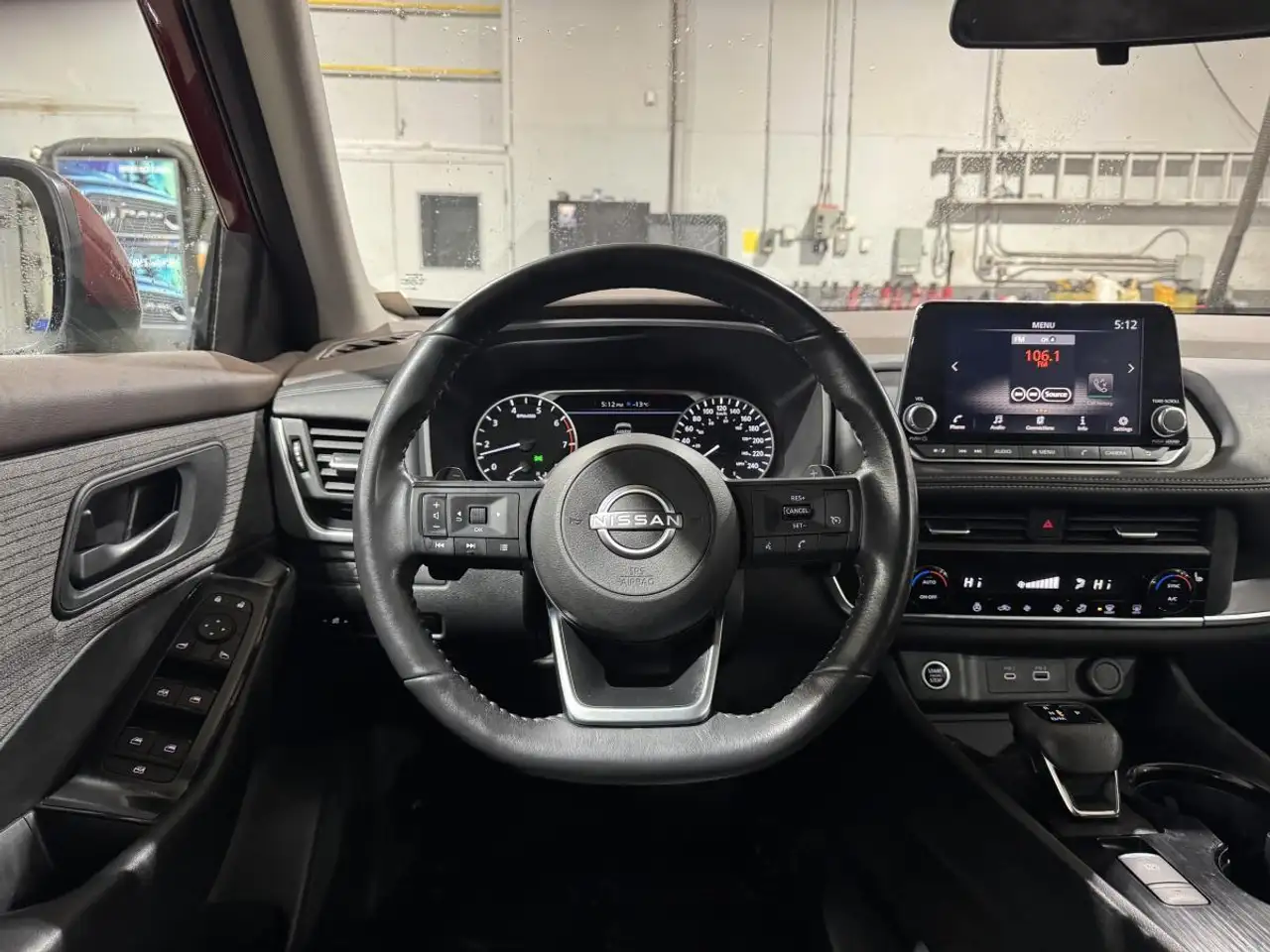 Nissan Rogue снимка Nissan Rogue