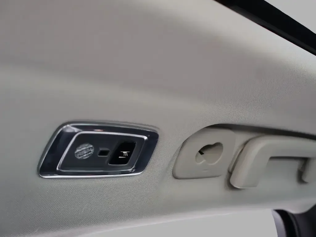 Volvo V90 Cross Country снимка Volvo V90 Cross Country