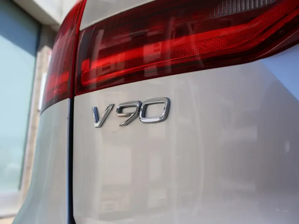 Volvo V90 Cross Country снимка Volvo V90 Cross Country