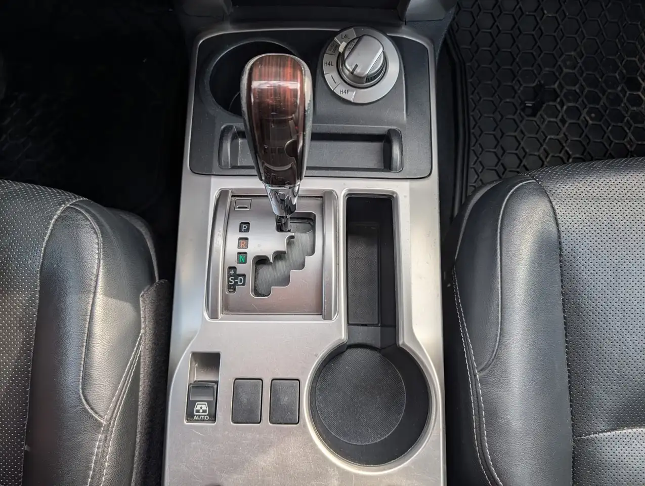 Toyota 4-Runner снимка Toyota 4-Runner