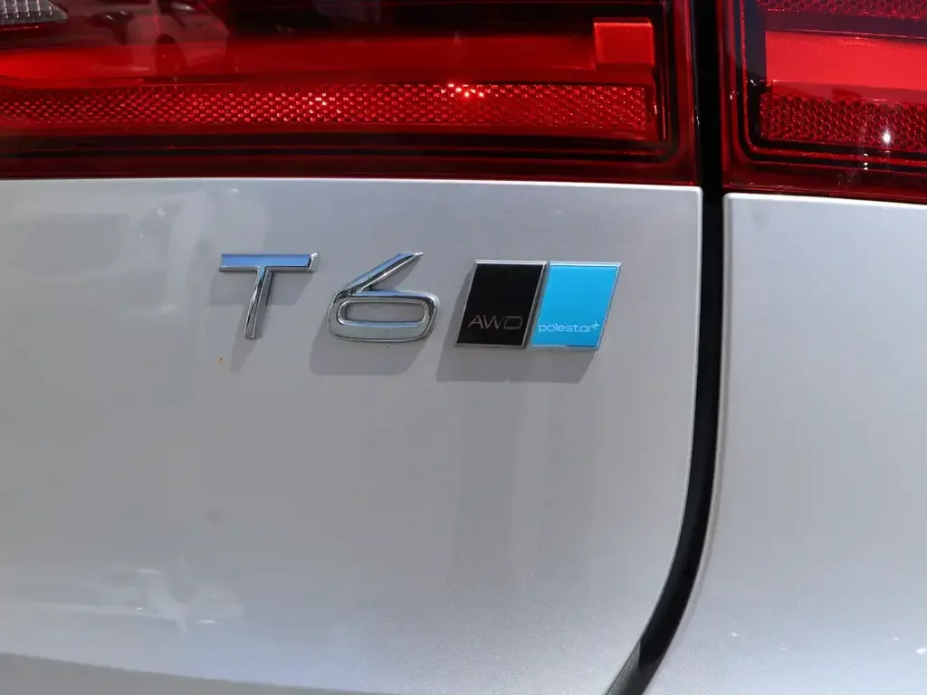 Volvo V90 Cross Country снимка Volvo V90 Cross Country