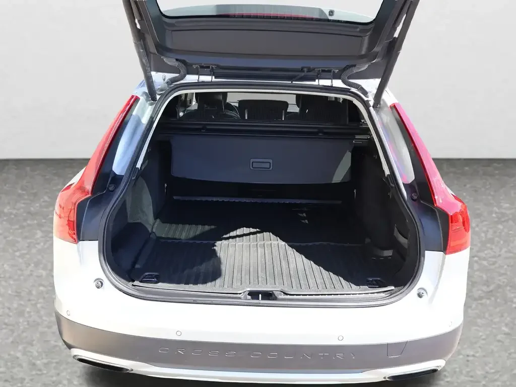 Volvo V90 Cross Country снимка Volvo V90 Cross Country
