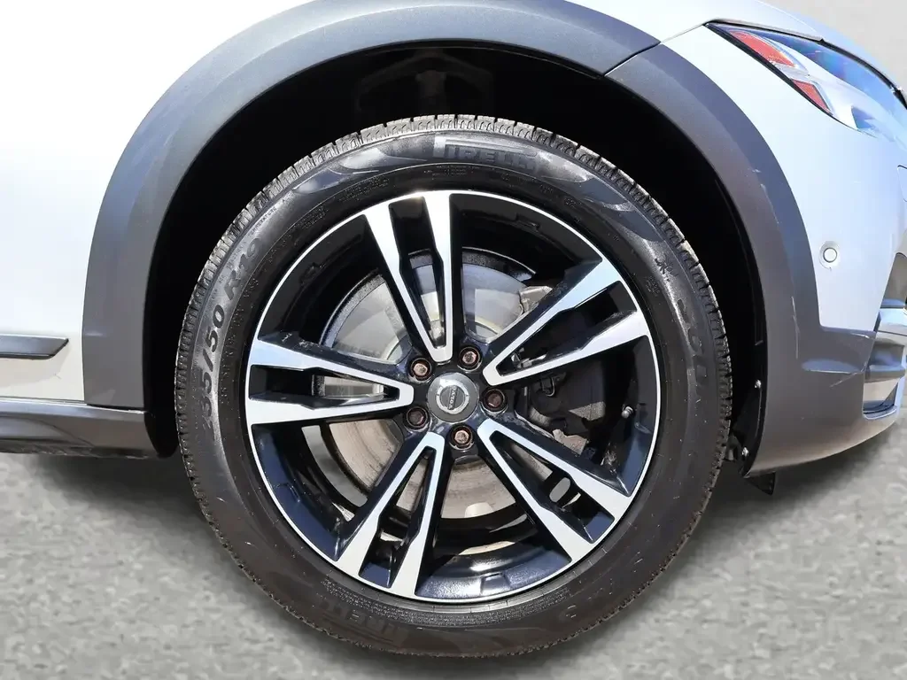 Volvo V90 Cross Country снимка Volvo V90 Cross Country
