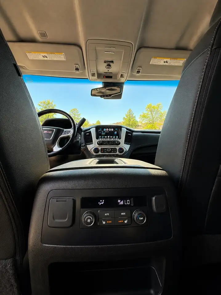 GMC Yukon снимка GMC Yukon