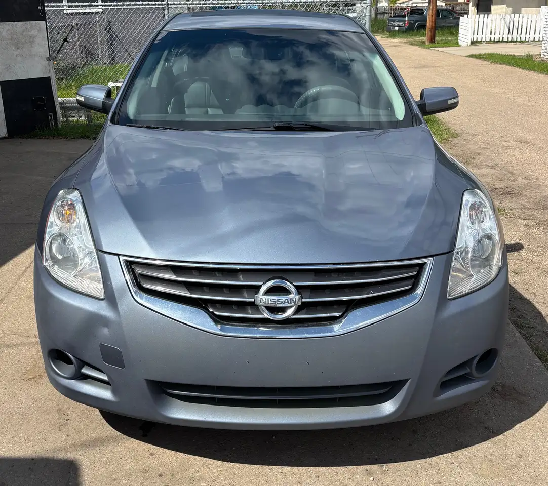 Nissan Altima fotografie Nissan Altima