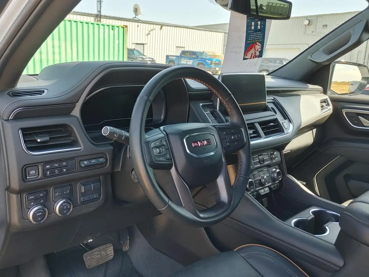 GMC Yukon снимка GMC Yukon