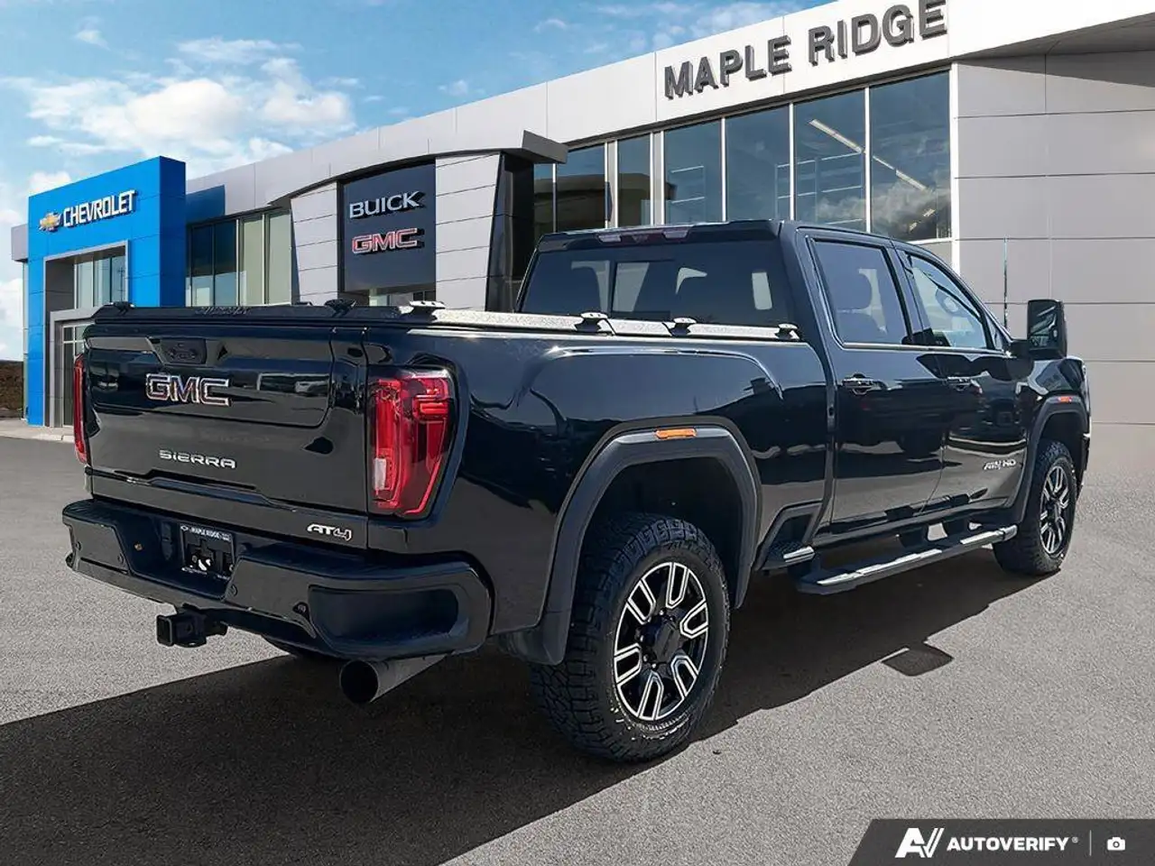 GMC Sierra 3500HD снимка GMC Sierra 3500HD